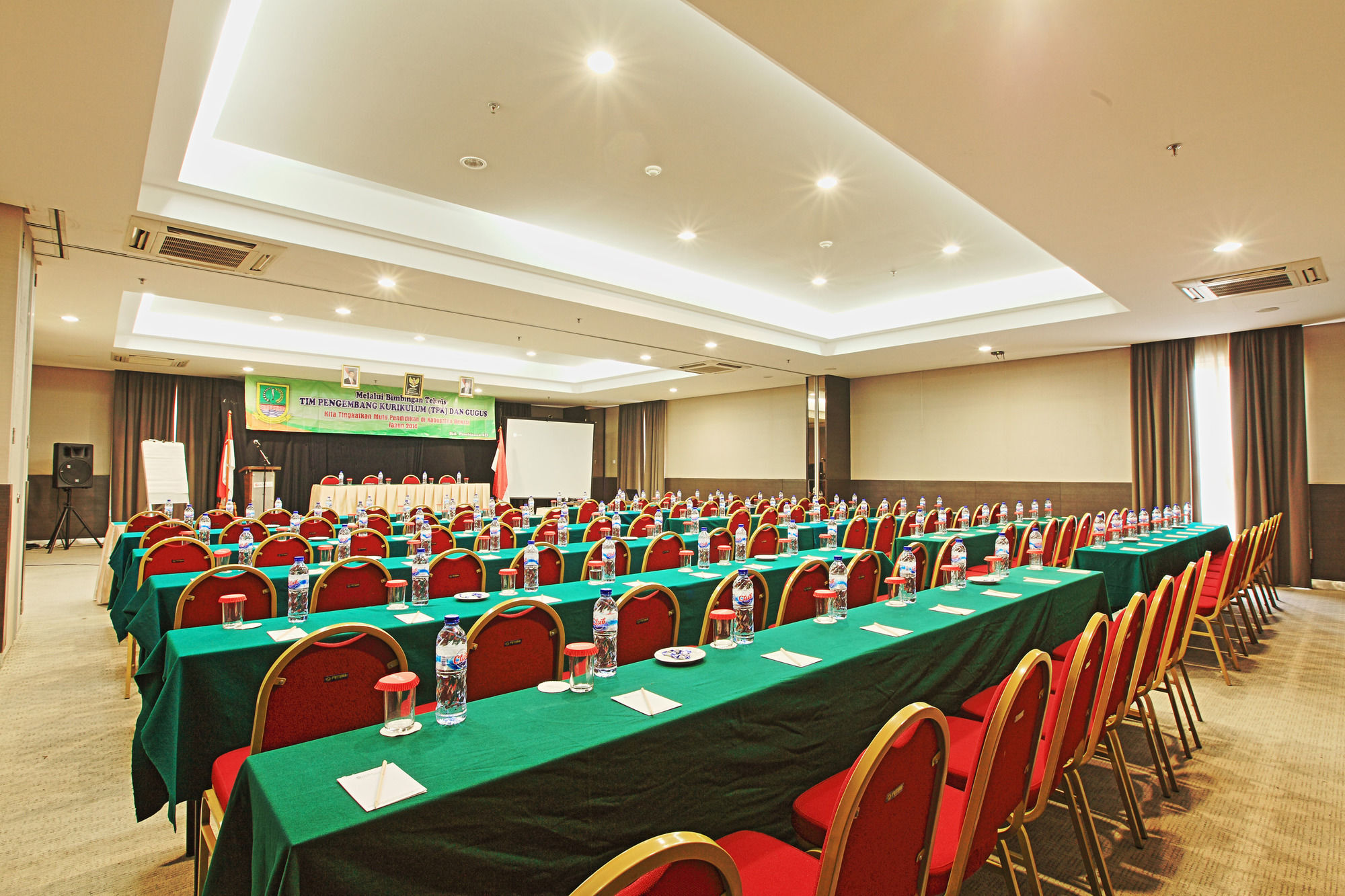 Metland Hotel Bekasi Kültér fotó